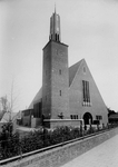 Kerk vooraanzicht (het grote raam in de voorgevel nog intact).
<br/>
Particuliere collectie, zj
